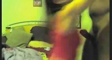 qim sex Brunette cheats trên bạn gái với bạn du nhau bè của cô.